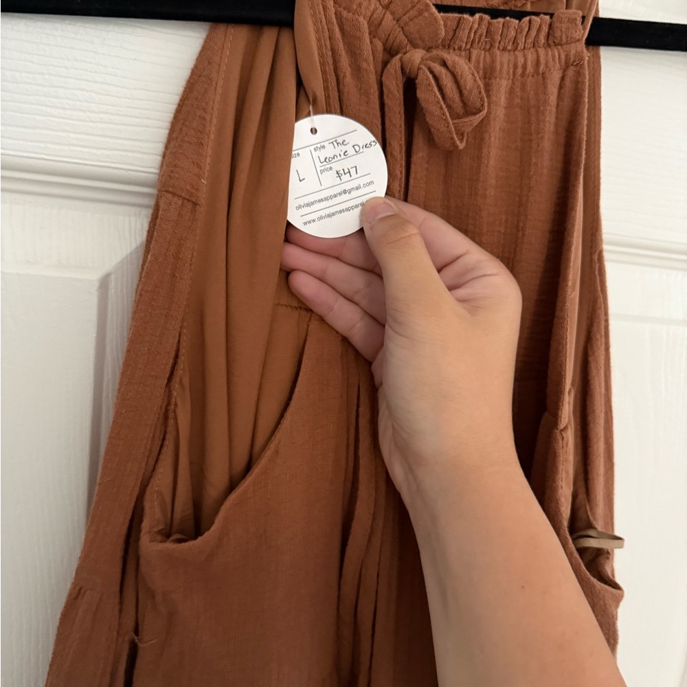 Chic Tan Maxi Dress - Picture 3 of 4